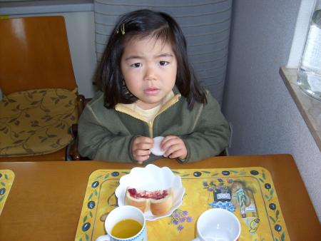 kanna et sa tartine de confiture