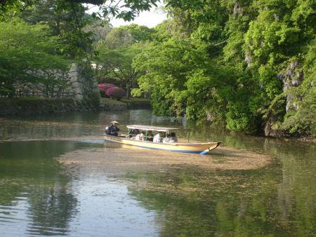 une petite balade en bateau autour du chateau d himeji